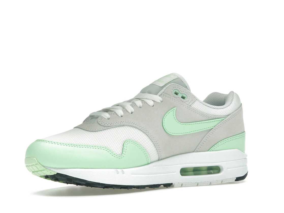 Vue 16 de Nike Air Max 1 Essential Summit White Photon Dust Vapor Green