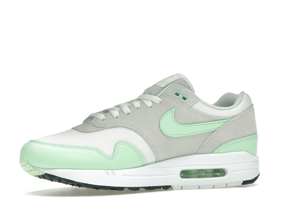 Vue 17 de Nike Air Max 1 Essential Summit White Photon Dust Vapor Green