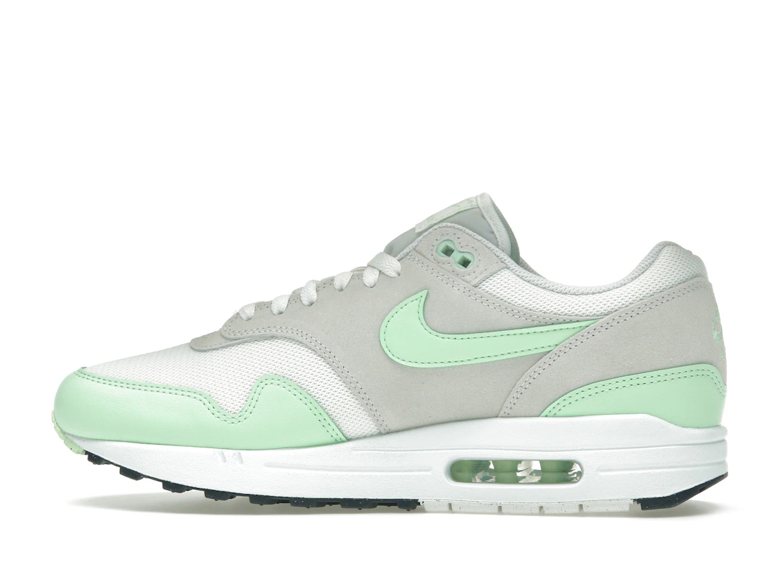 Vue 20 de Nike Air Max 1 Essential Summit White Photon Dust Vapor Green