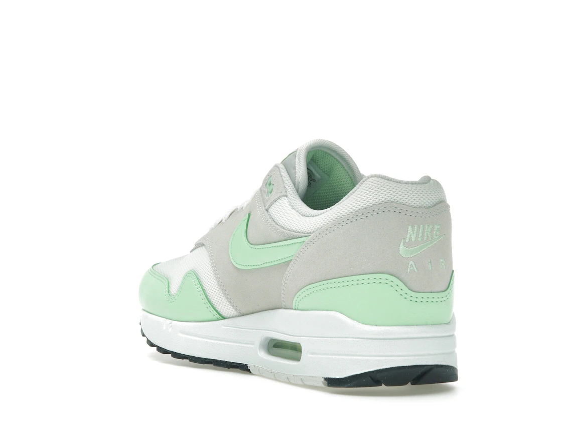 Vue 25 de Nike Air Max 1 Essential Summit White Photon Dust Vapor Green