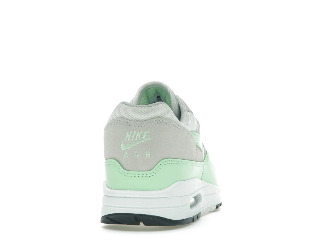 Vue 29 de Nike Air Max 1 Essential Summit White Photon Dust Vapor Green