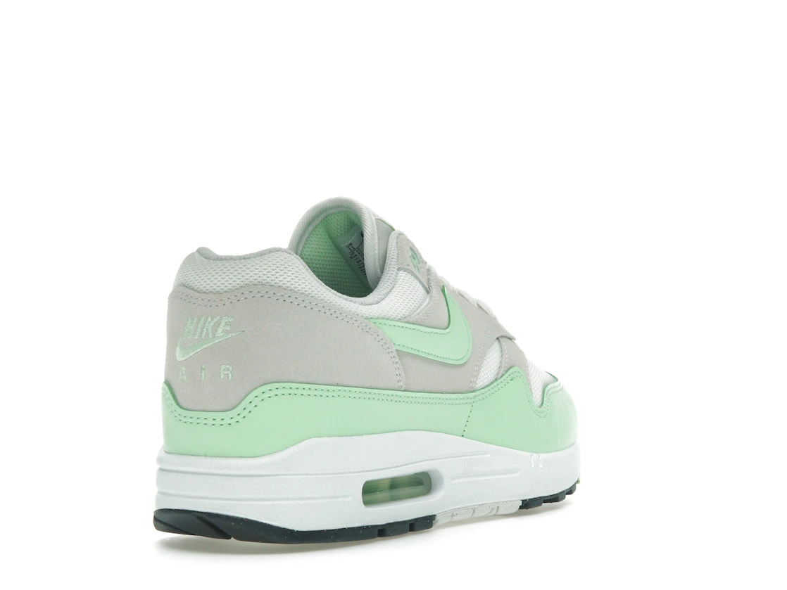 Vue 31 de Nike Air Max 1 Essential Summit White Photon Dust Vapor Green