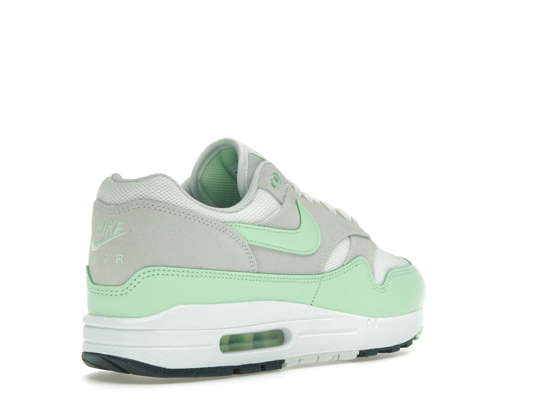 Vue 32 de Nike Air Max 1 Essential Summit White Photon Dust Vapor Green