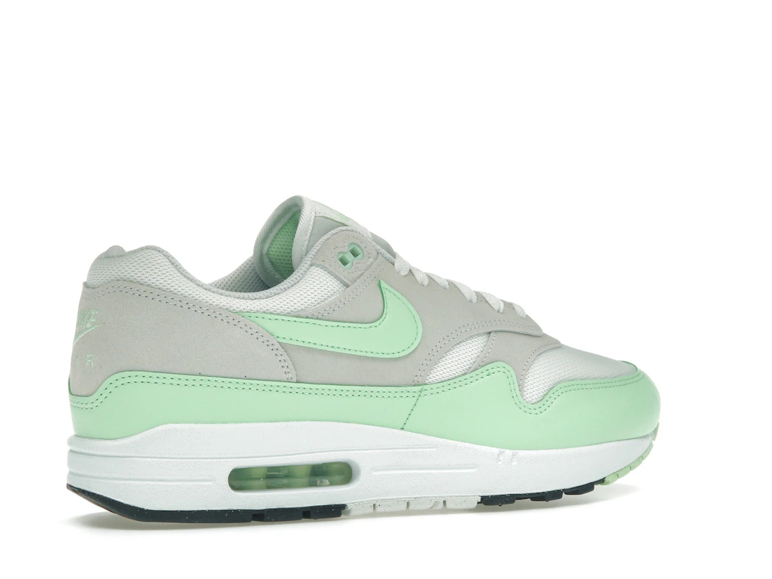 Vue 34 de Nike Air Max 1 Essential Summit White Photon Dust Vapor Green