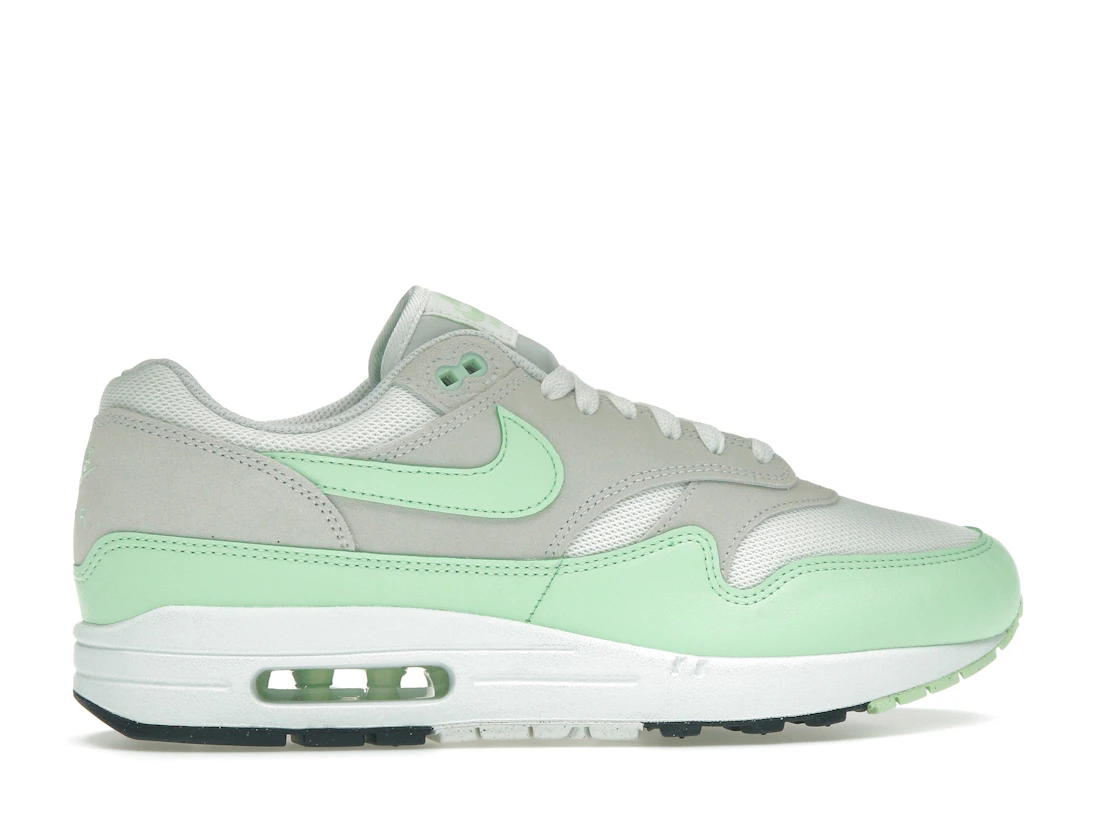 Vue 36 de Nike Air Max 1 Essential Summit White Photon Dust Vapor Green