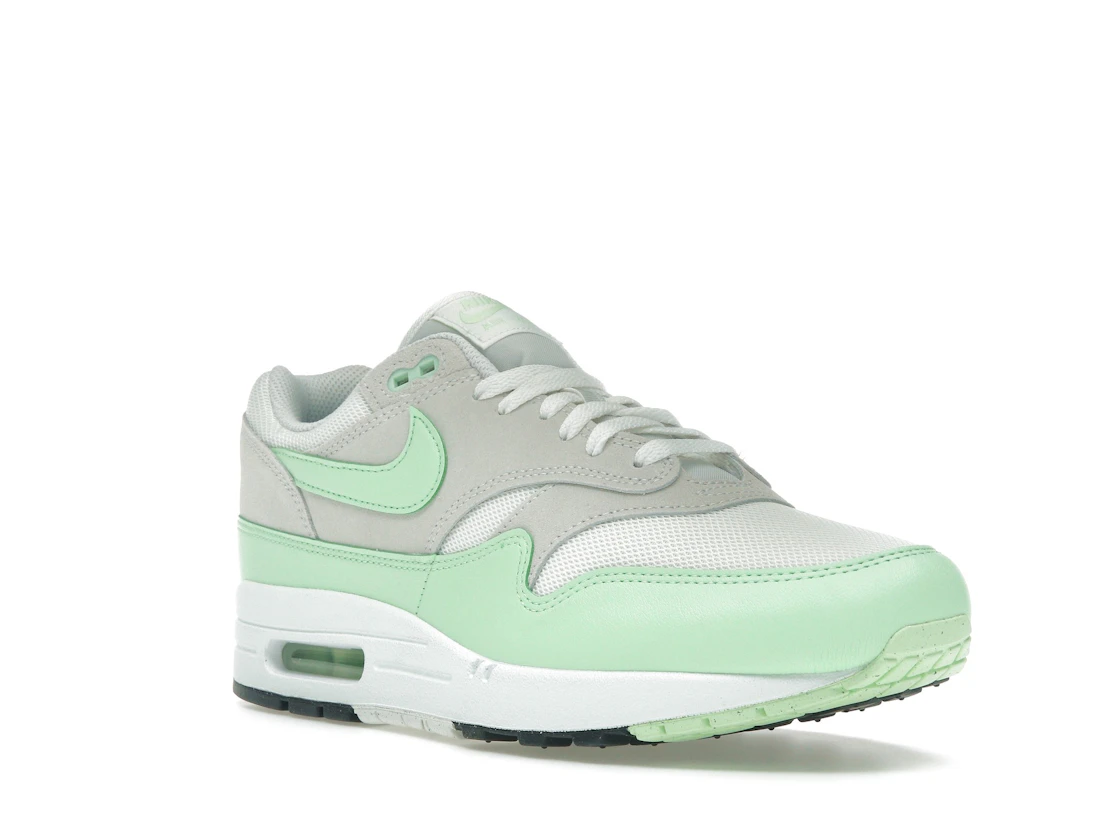 Vue 6 de Nike Air Max 1 Essential Summit White Photon Dust Vapor Green
