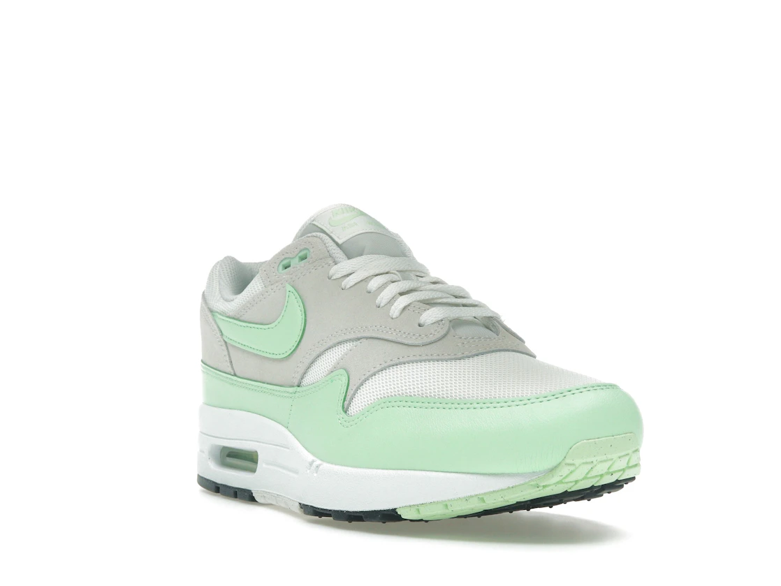 Vue 7 de Nike Air Max 1 Essential Summit White Photon Dust Vapor Green
