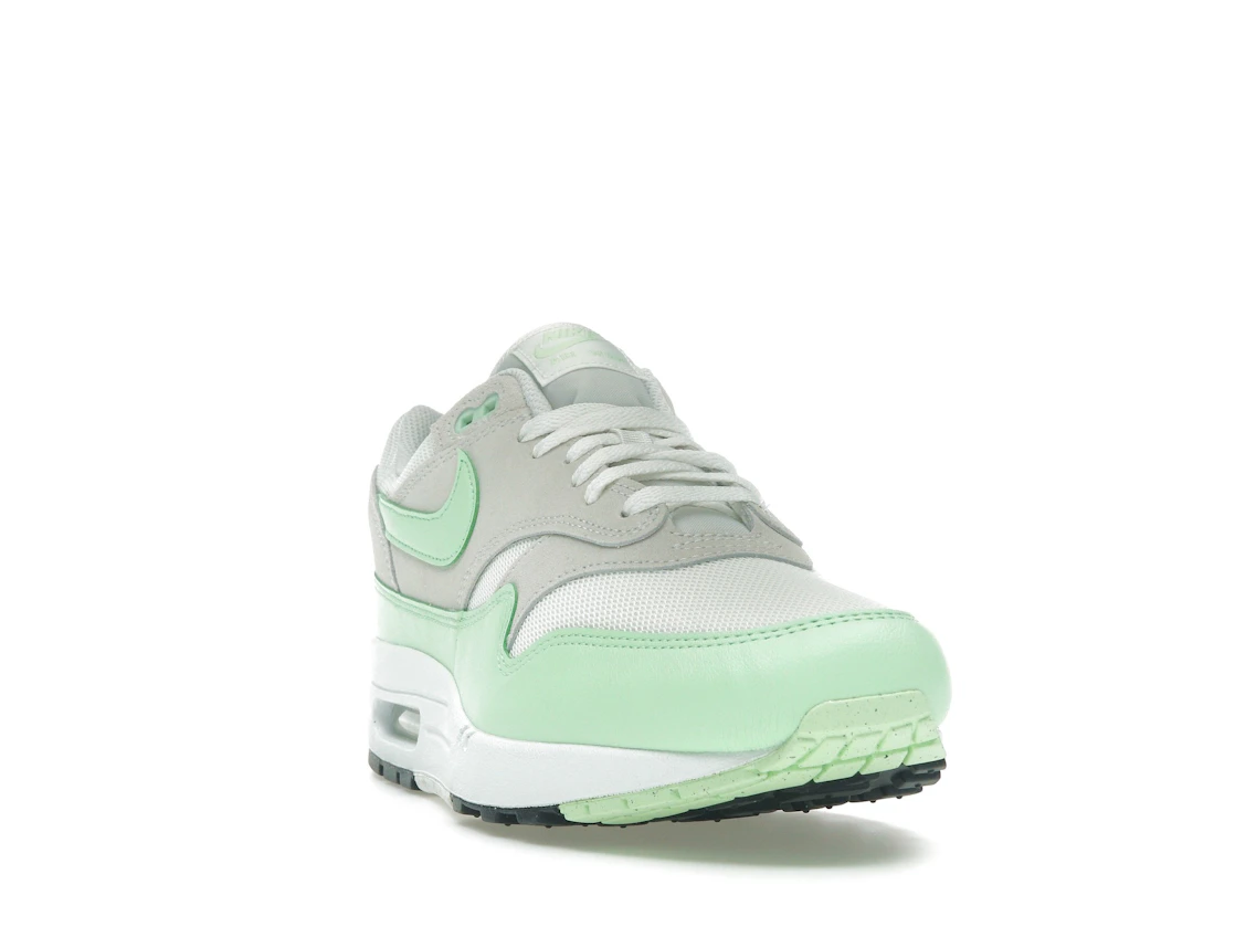 Vue 8 de Nike Air Max 1 Essential Summit White Photon Dust Vapor Green