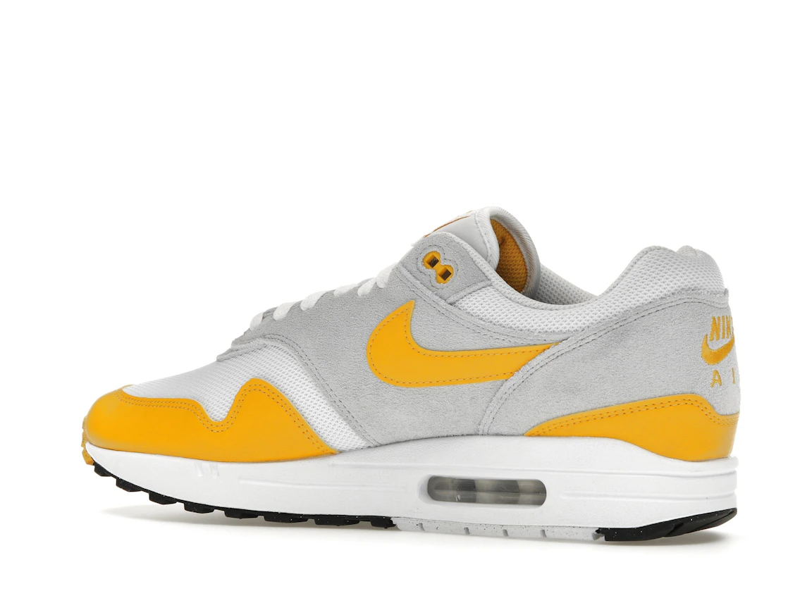 Vue 22 de Nike Air Max 1 Essential University Gold
