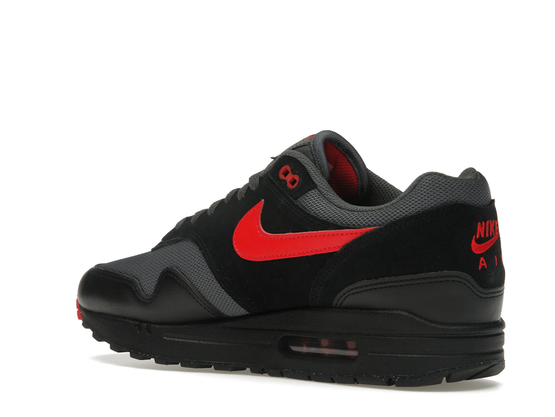 Vue 23 de Nike Air Max 1 Essential Vamps