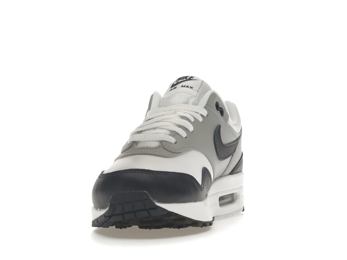 Vue 12 de Nike Air Max 1 LV8 Obsidian
