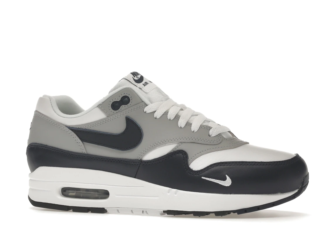 Vue 3 de Nike Air Max 1 LV8 Obsidian