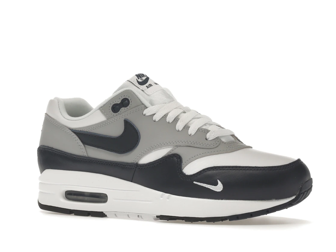 Vue 4 de Nike Air Max 1 LV8 Obsidian