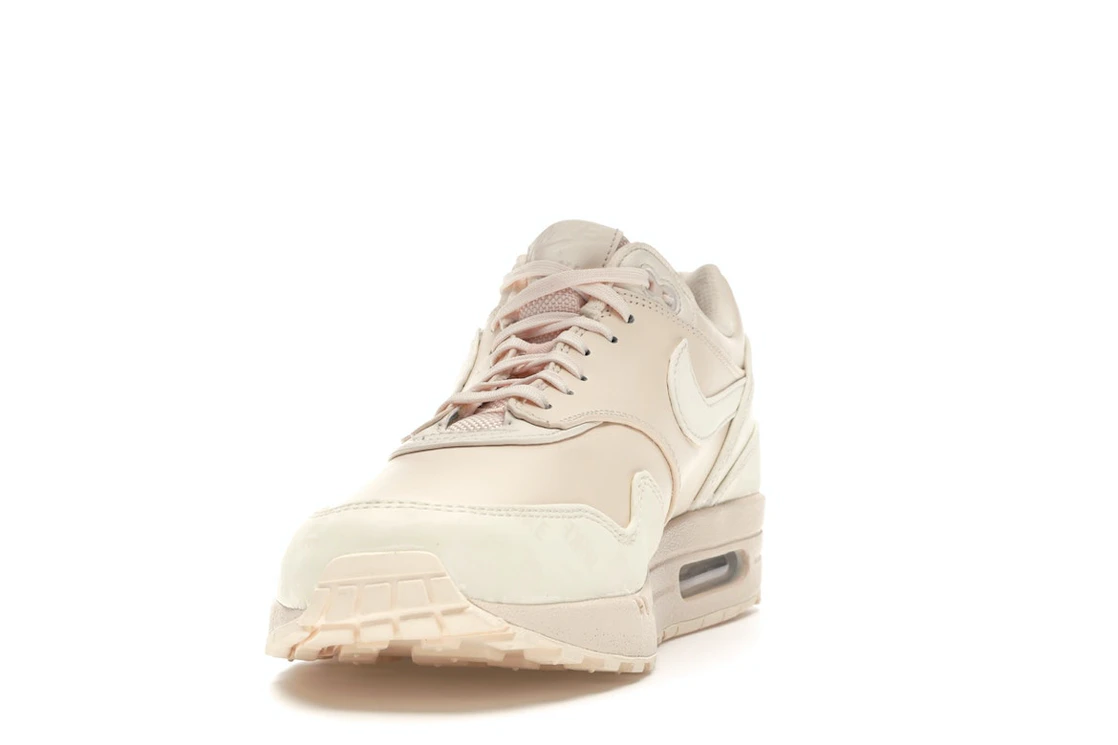 Vue 12 de Nike Air Max 1 LX Guava Ice 