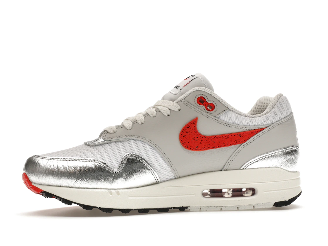 Vue 18 de Nike Air Max 1 PRM SE Hot Sauce
