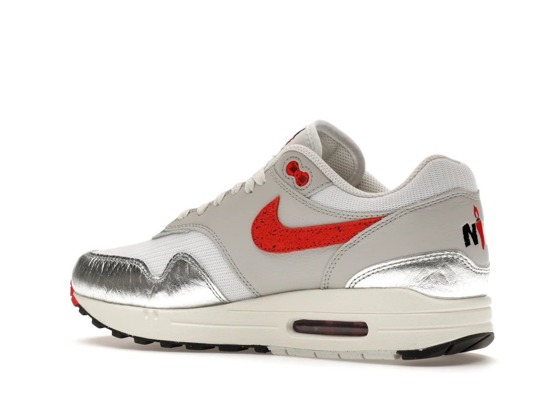 Vue 22 de Nike Air Max 1 PRM SE Hot Sauce