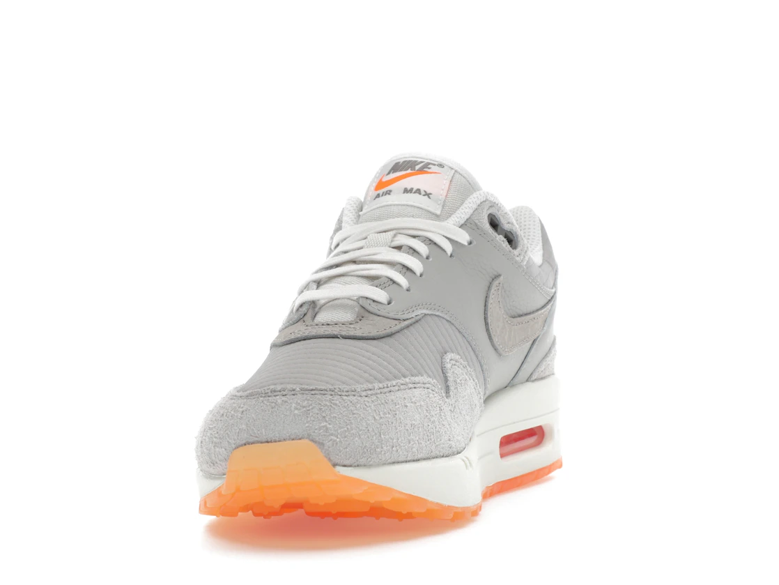 Vue 12 de Nike Air Max 1 PRM Light Iron Ore Total Orange