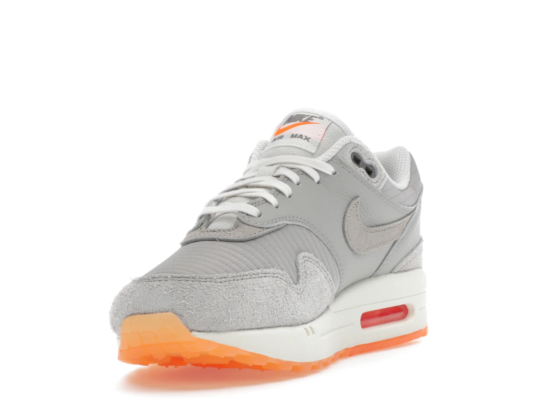 Vue 13 de Nike Air Max 1 PRM Light Iron Ore Total Orange