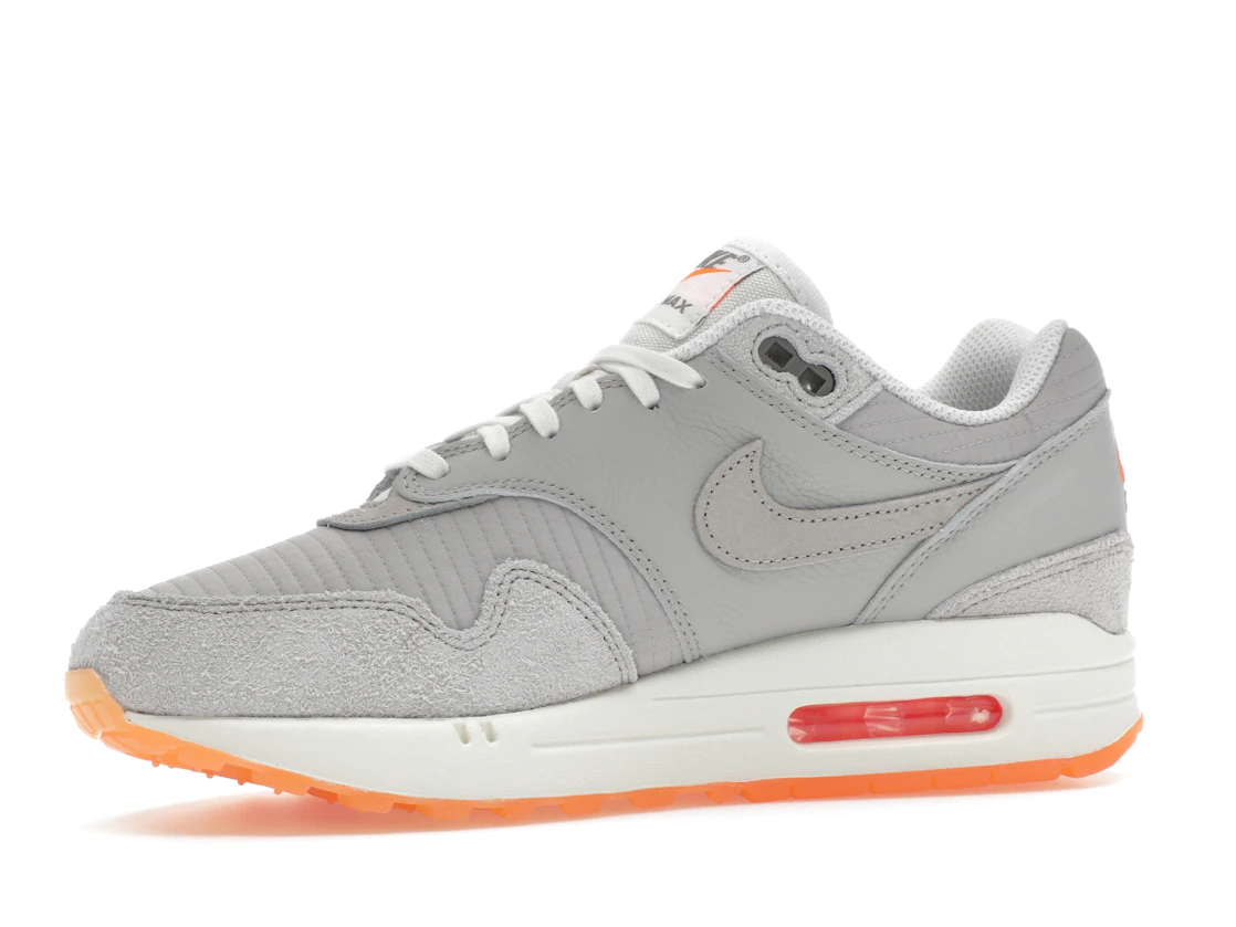 Vue 17 de Nike Air Max 1 PRM Light Iron Ore Total Orange