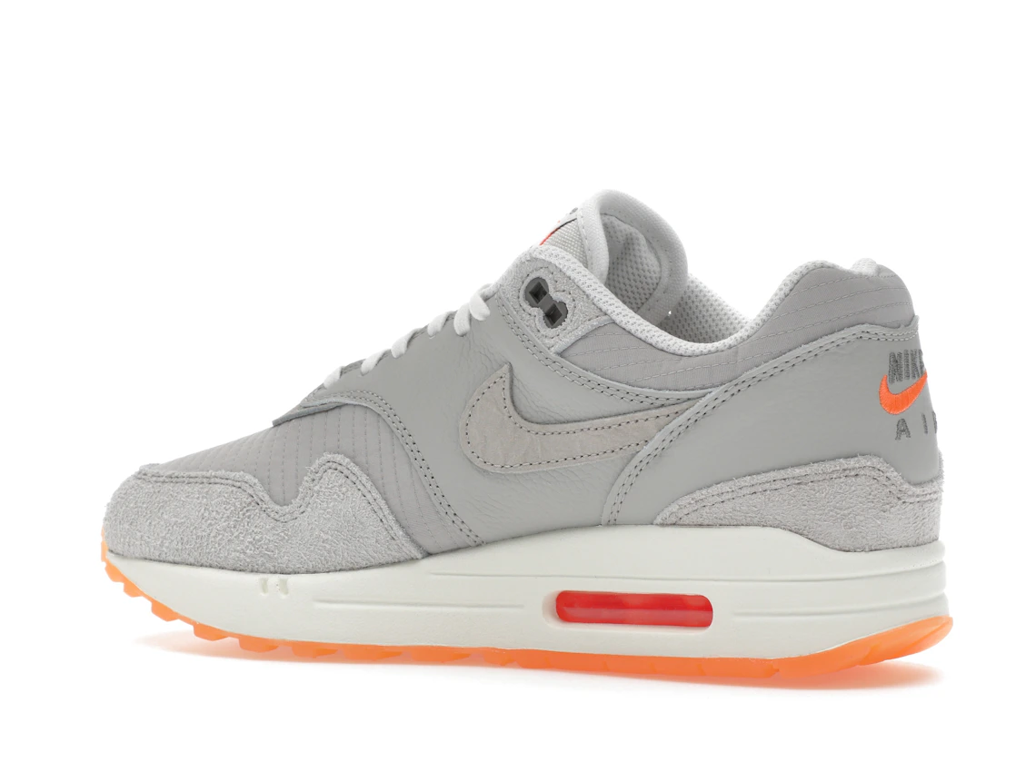 Vue 22 de Nike Air Max 1 PRM Light Iron Ore Total Orange