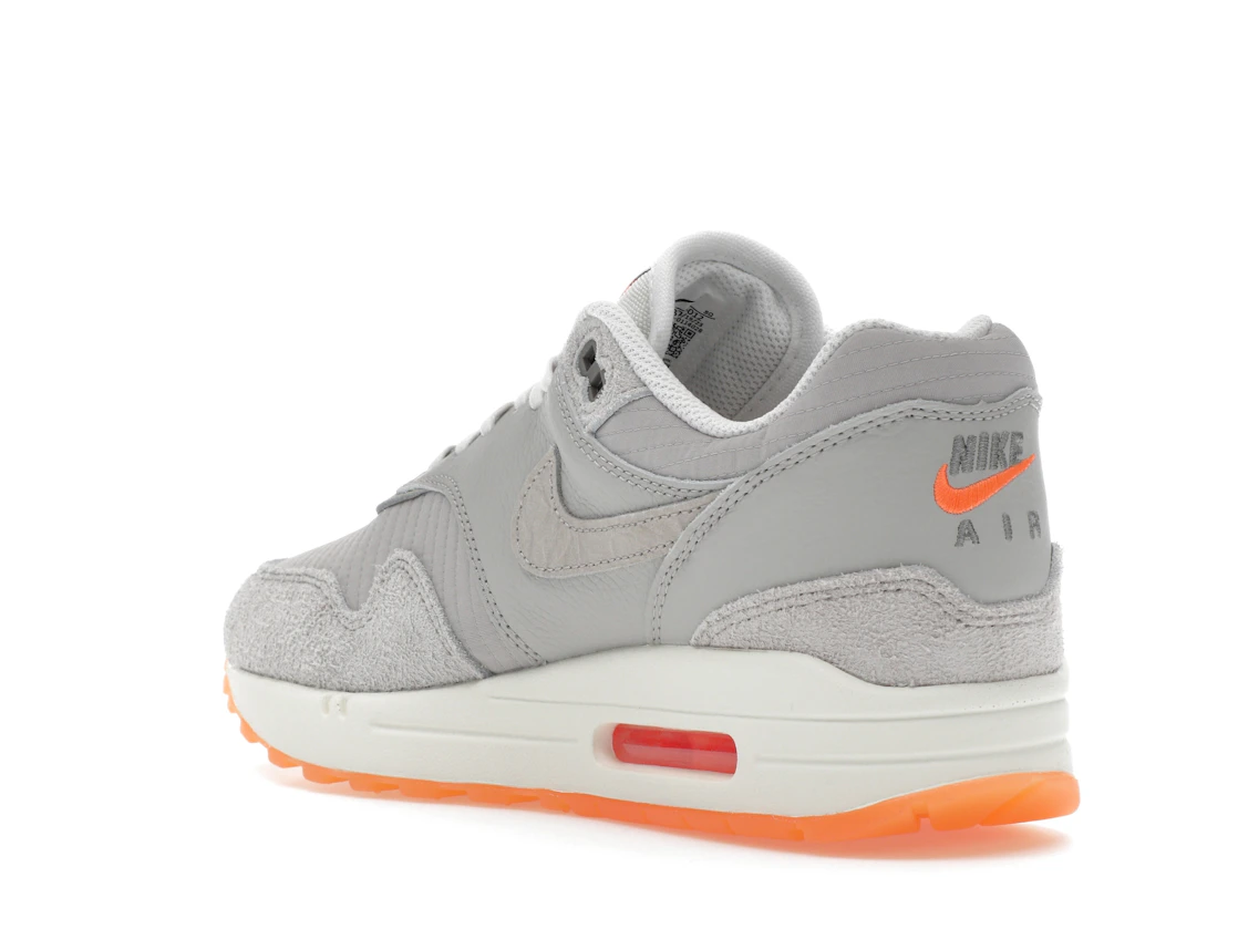Vue 24 de Nike Air Max 1 PRM Light Iron Ore Total Orange