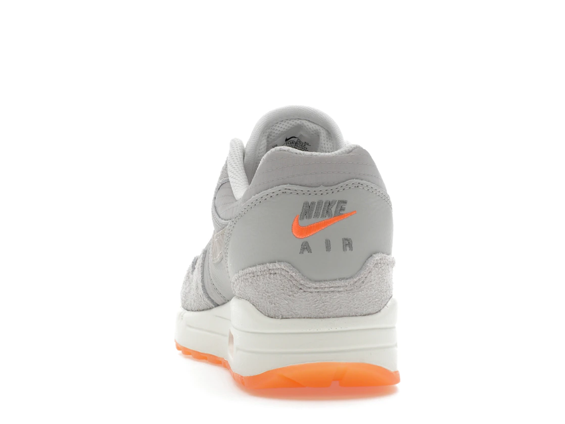 Vue 27 de Nike Air Max 1 PRM Light Iron Ore Total Orange