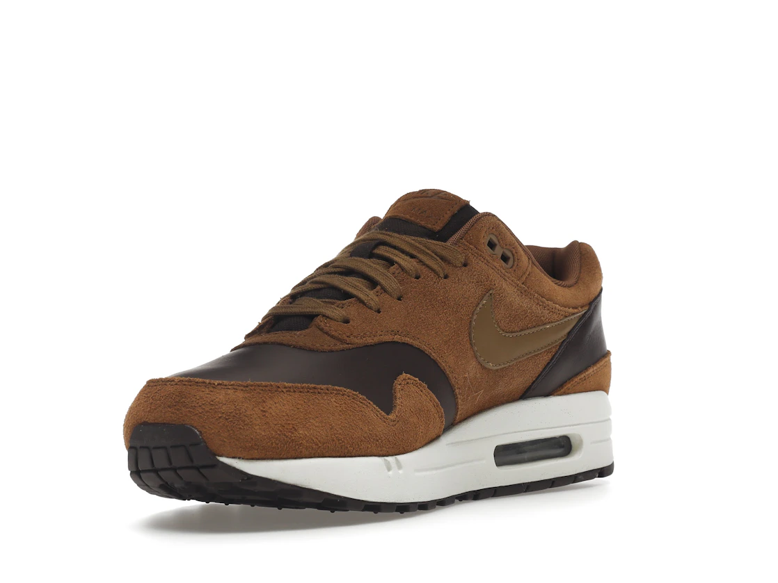 Vue 14 de Nike Air Max 1 Premium Leather Ale Brown