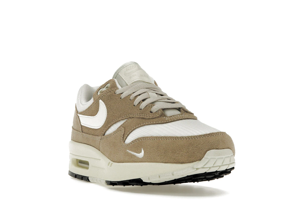 Vue 7 de Nike Air Max 1 SE Hangul Day (2023) 