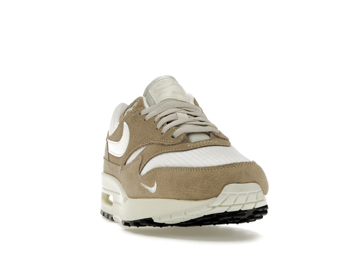 Vue 8 de Nike Air Max 1 SE Hangul Day (2023) 