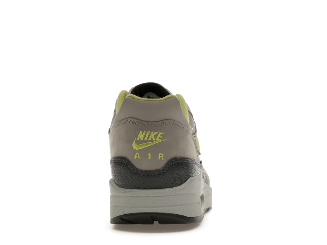 Vue 28 de Nike Air Max 1 SP HUF Pear Green (2024)