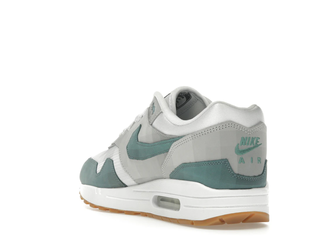 Vue 25 de Nike Air Max 1 .SWOOSH Low Poly Adventure