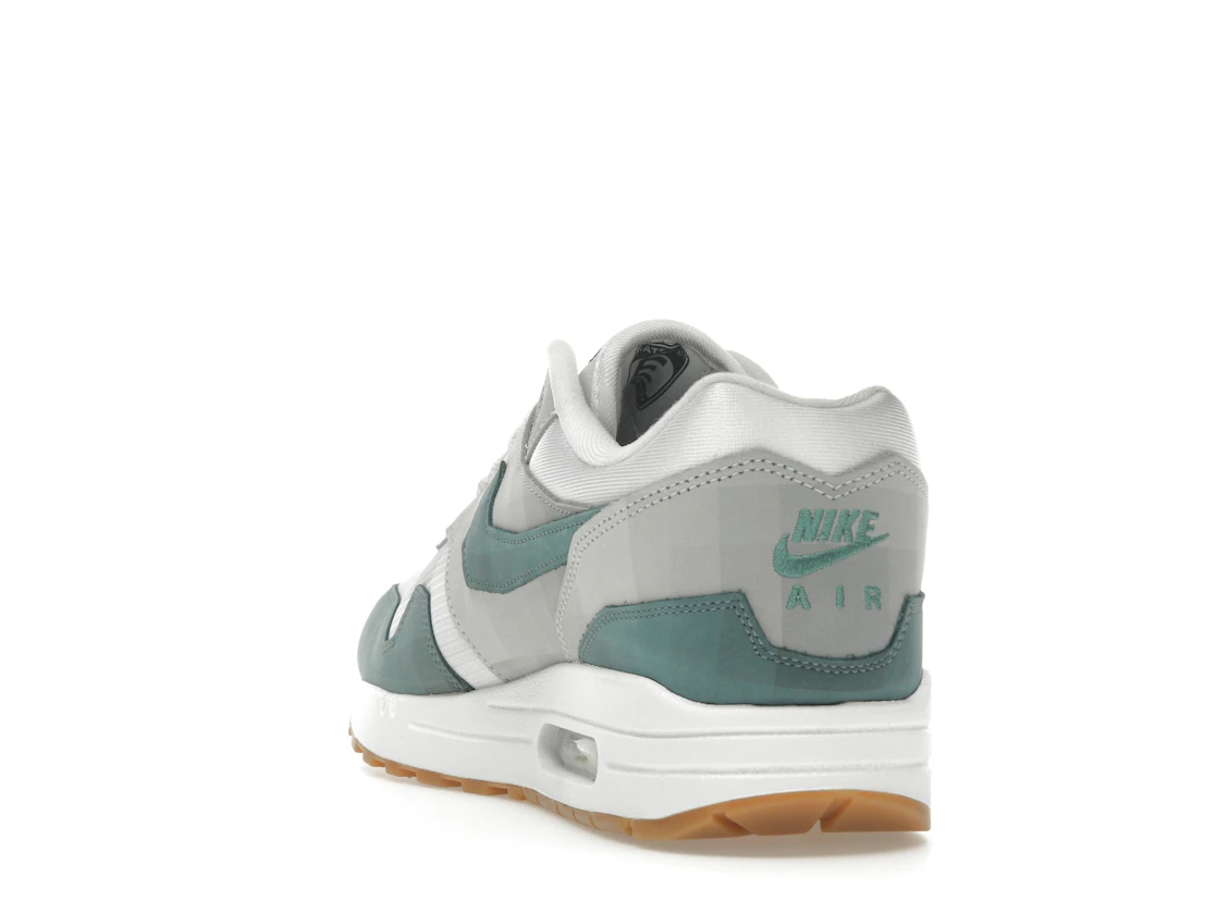 Vue 26 de Nike Air Max 1 .SWOOSH Low Poly Adventure