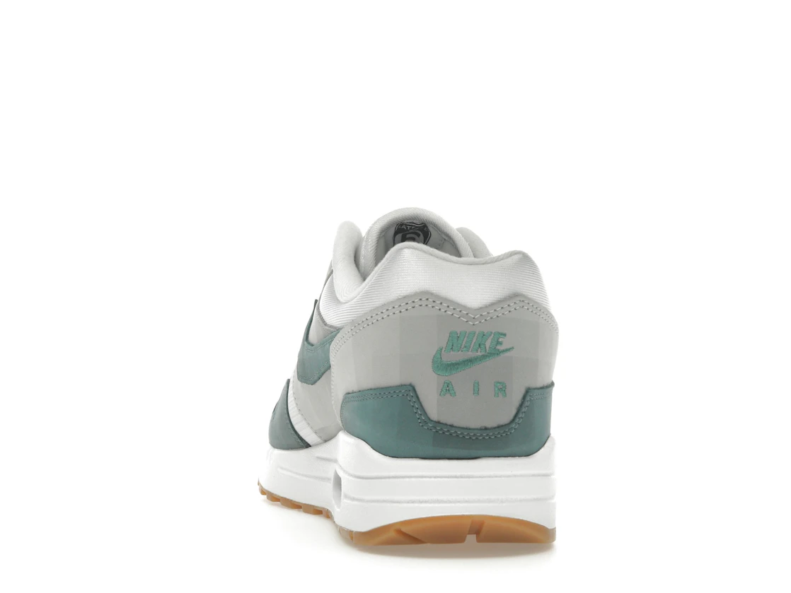 Vue 27 de Nike Air Max 1 .SWOOSH Low Poly Adventure