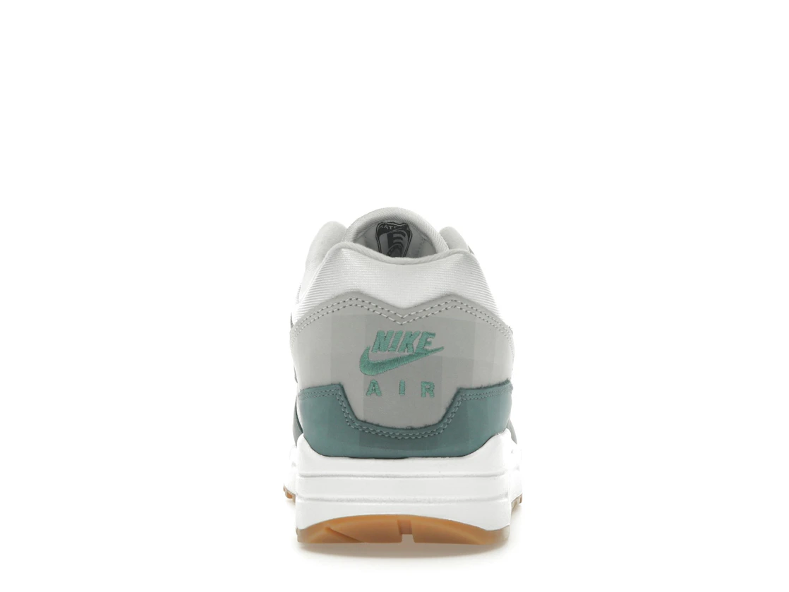 Vue 28 de Nike Air Max 1 .SWOOSH Low Poly Adventure