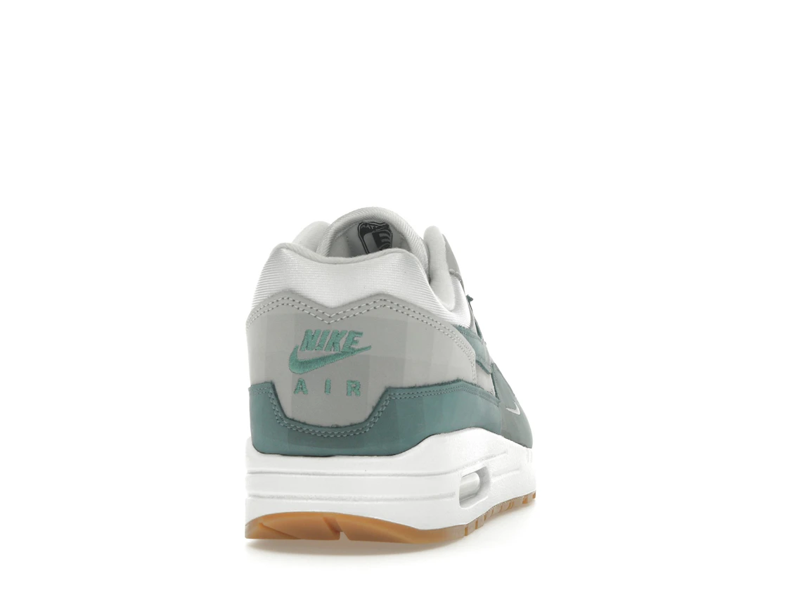 Vue 29 de Nike Air Max 1 .SWOOSH Low Poly Adventure