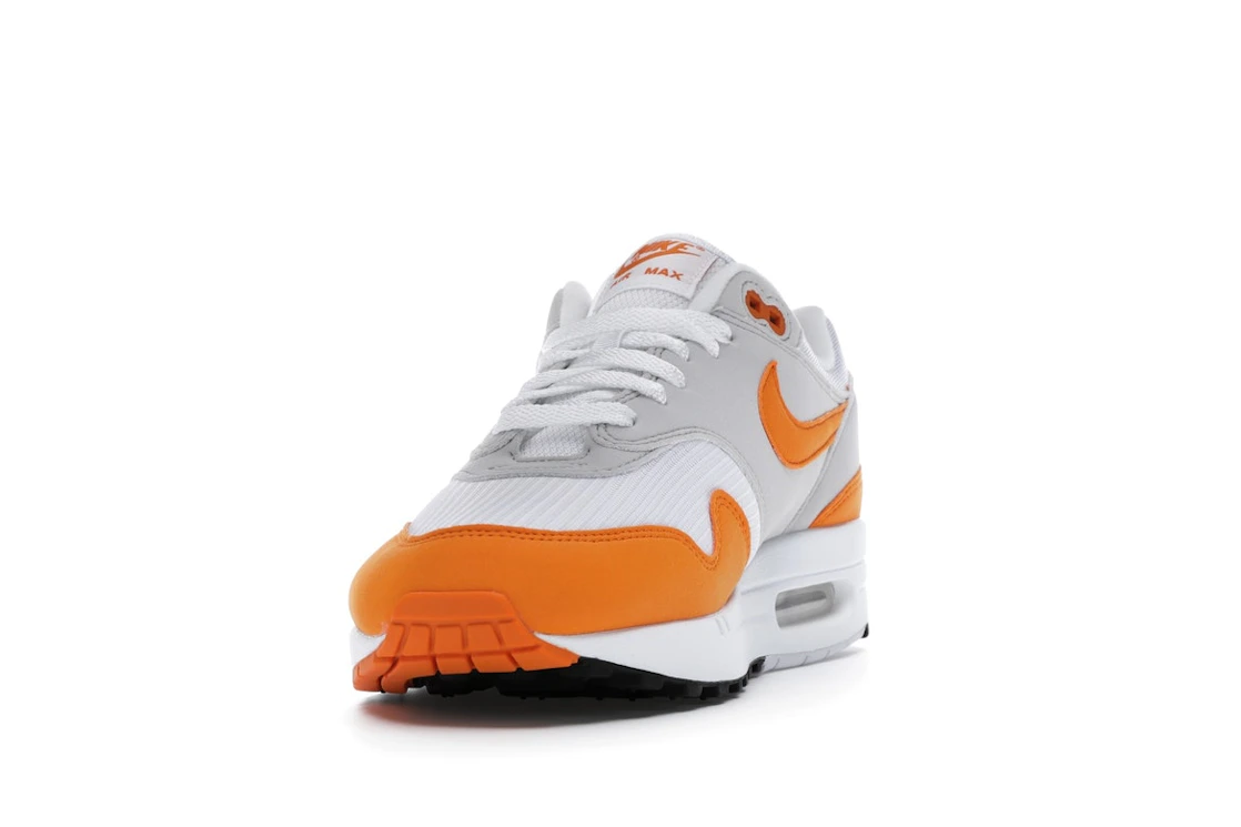 Vue 12 de Nike Air Max 1 Anniversary Orange