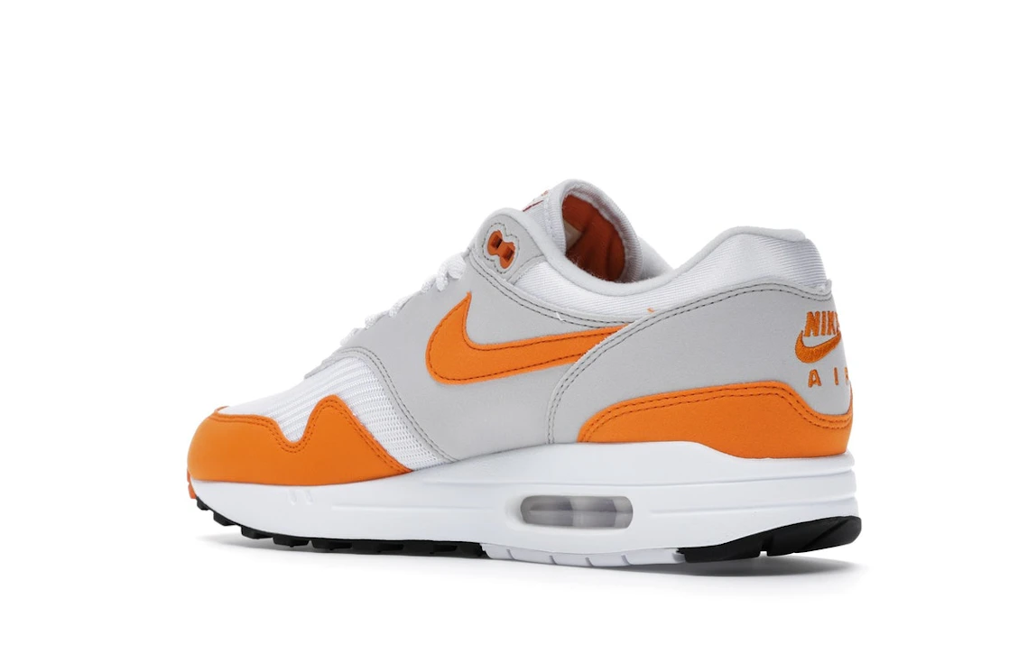 Vue 23 de Nike Air Max 1 Anniversary Orange