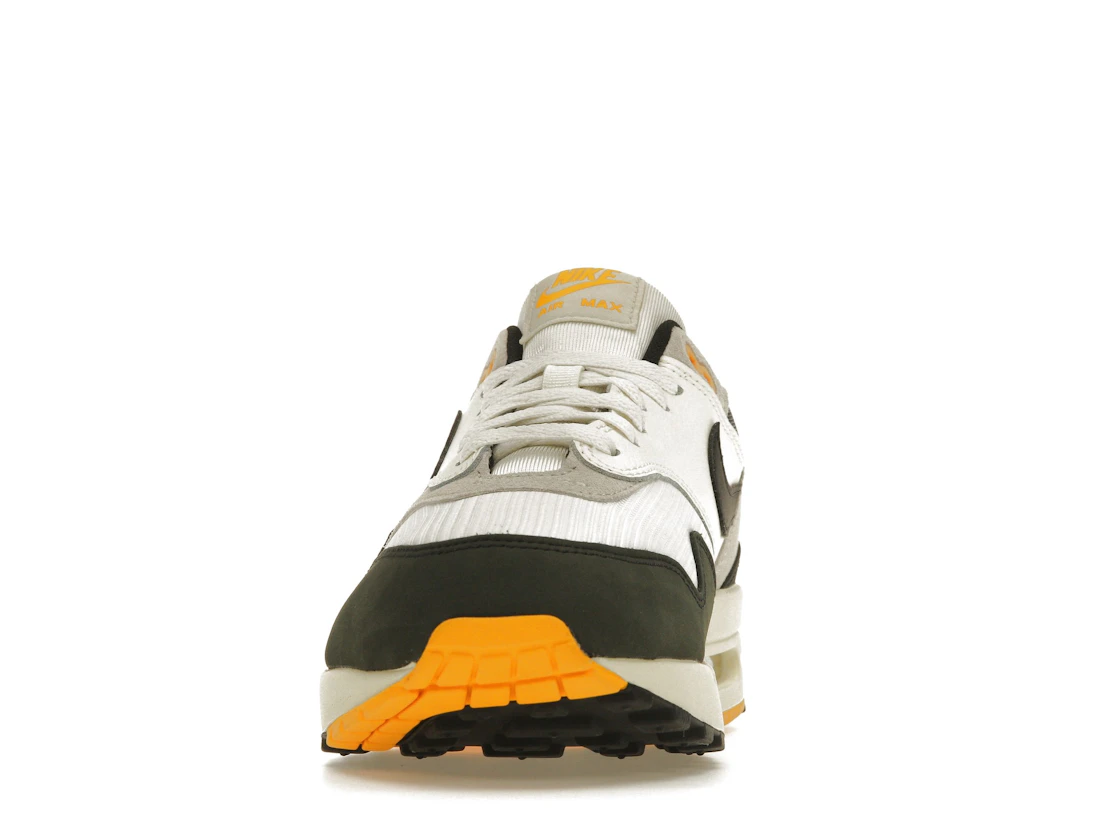 Vue 11 de Nike Air Max 1 Athletic Department Light Bone University Gold