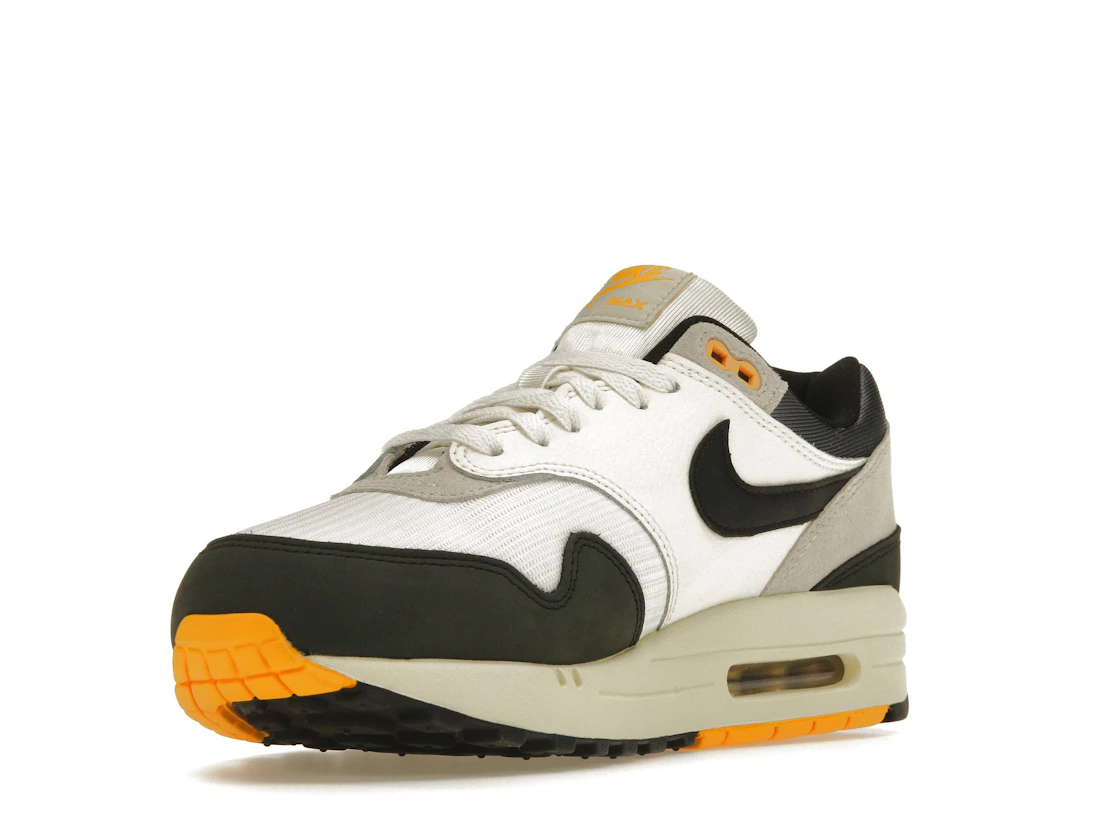 Vue 14 de Nike Air Max 1 Athletic Department Light Bone University Gold