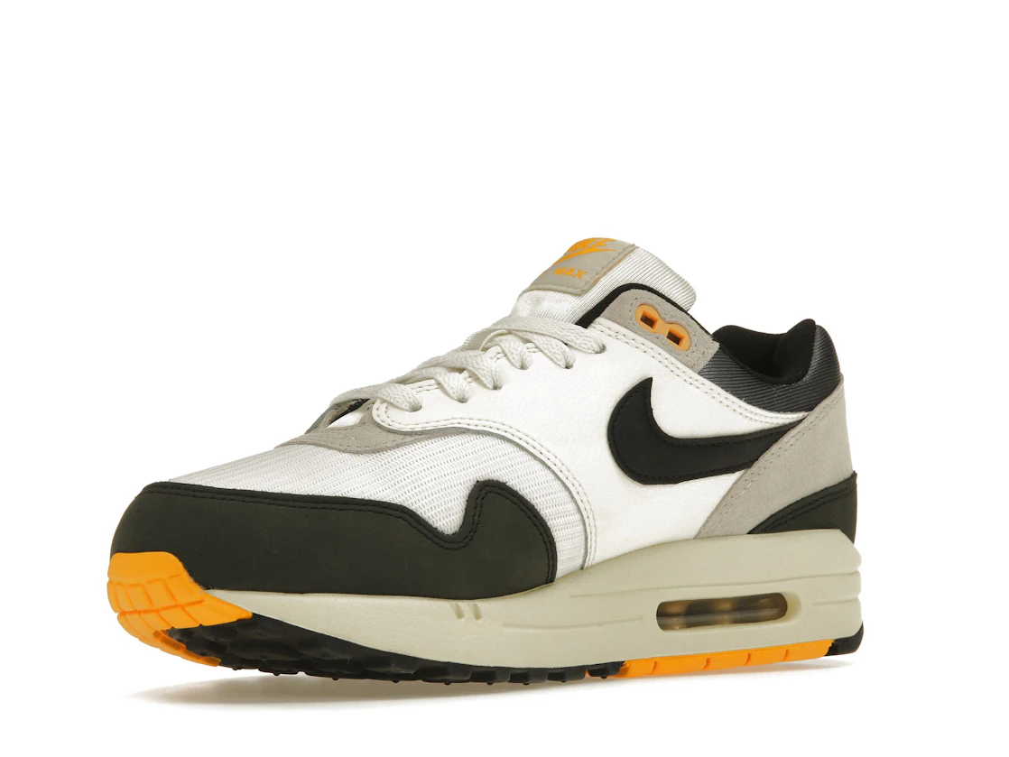 Vue 15 de Nike Air Max 1 Athletic Department Light Bone University Gold