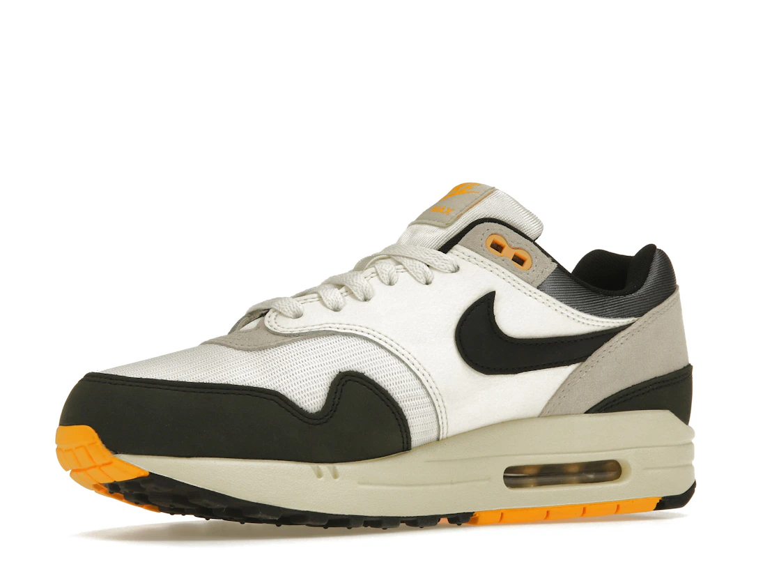 Vue 16 de Nike Air Max 1 Athletic Department Light Bone University Gold