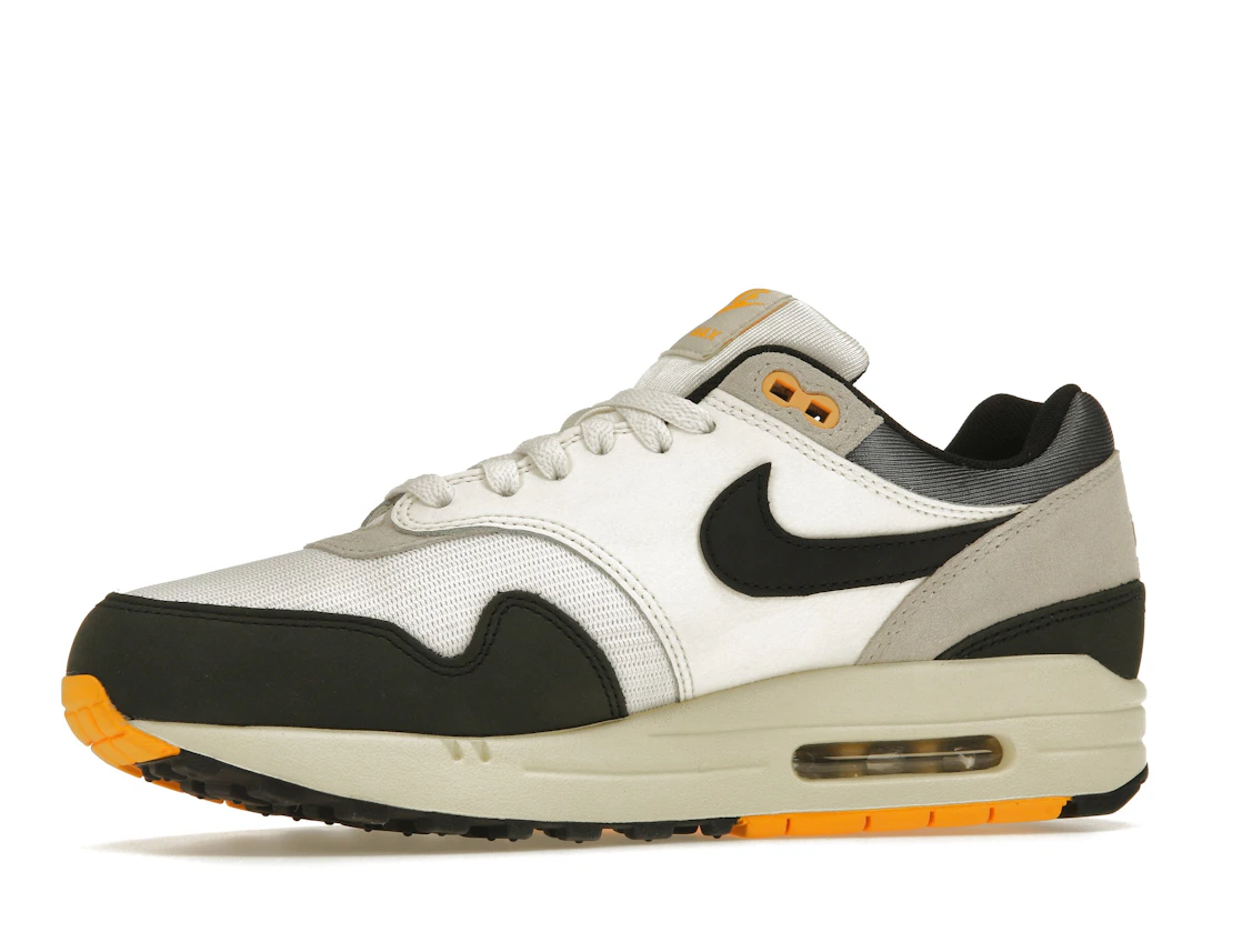 Vue 17 de Nike Air Max 1 Athletic Department Light Bone University Gold