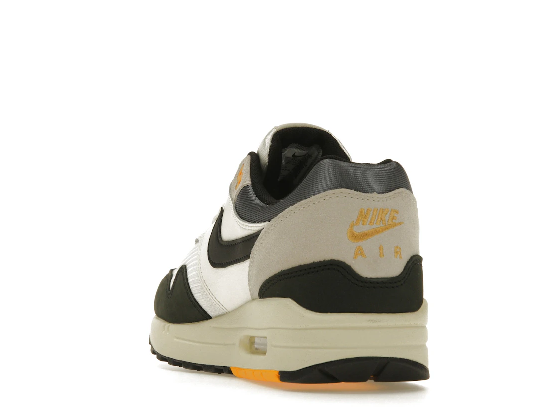 Vue 26 de Nike Air Max 1 Athletic Department Light Bone University Gold