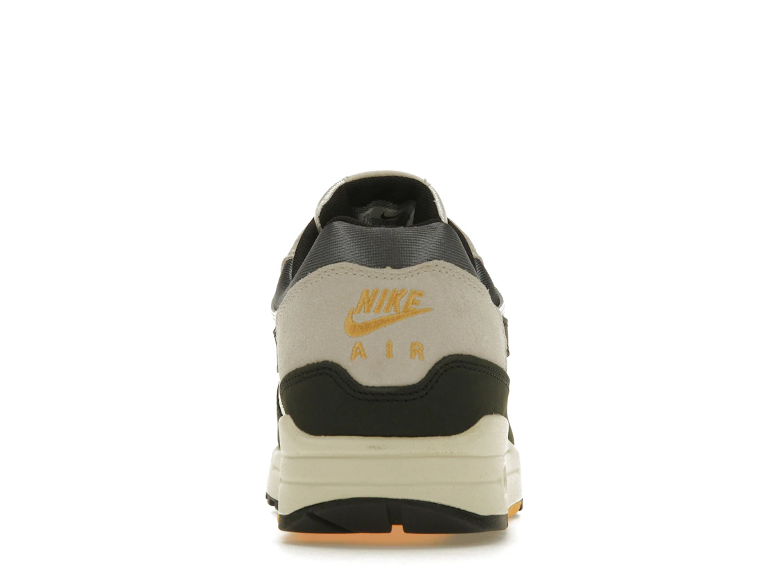 Vue 28 de Nike Air Max 1 Athletic Department Light Bone University Gold