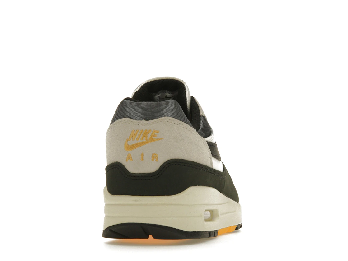 Vue 29 de Nike Air Max 1 Athletic Department Light Bone University Gold