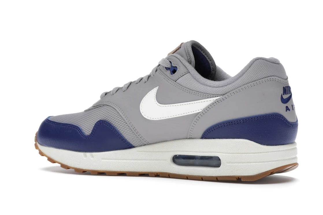 Vue 22 de Nike Air Max 1 Atmosphere Grey Deep Royal Blue