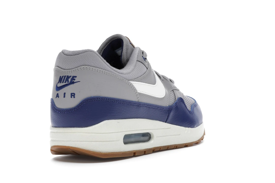 Vue 31 de Nike Air Max 1 Atmosphere Grey Deep Royal Blue