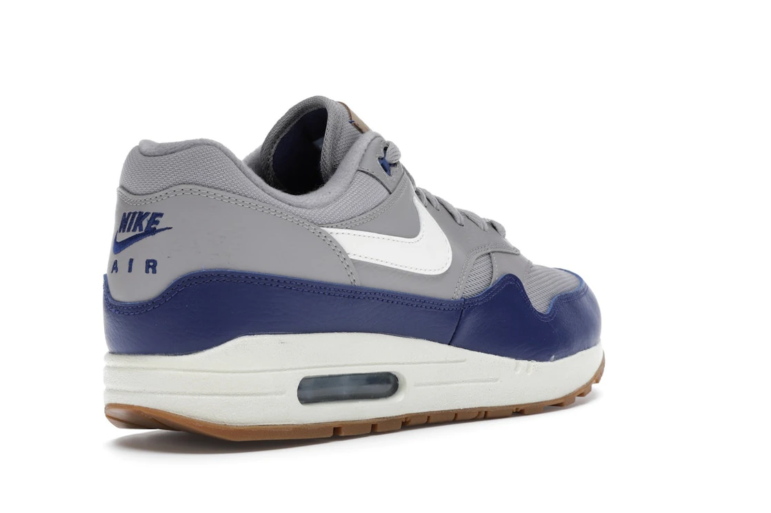Vue 32 de Nike Air Max 1 Atmosphere Grey Deep Royal Blue