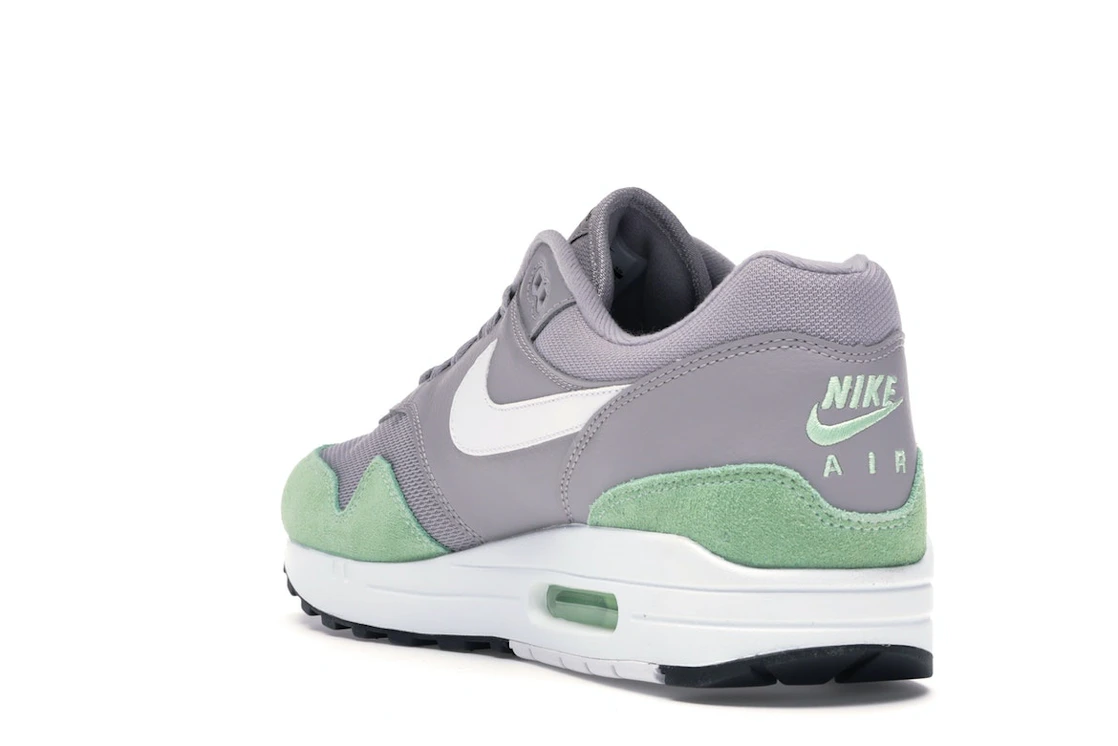 Vue 25 de Nike Air Max 1 Atmosphere Grey Fresh Mint