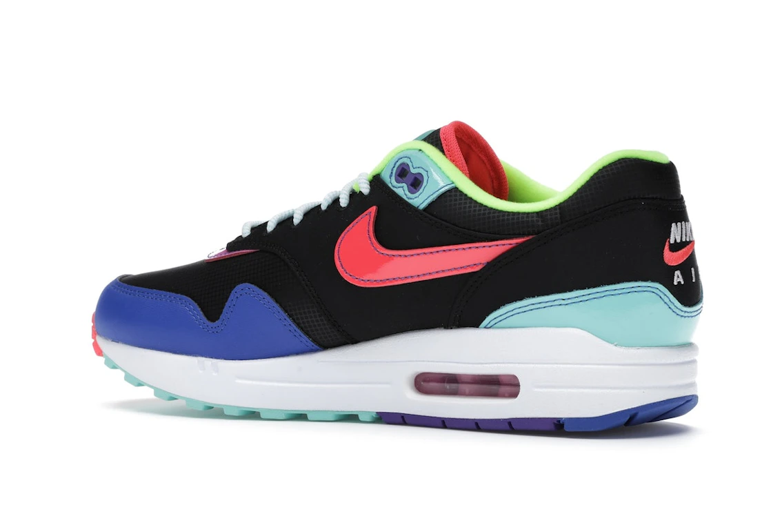 Vue 22 de Nike Air Max 1 Black Hyper Grape